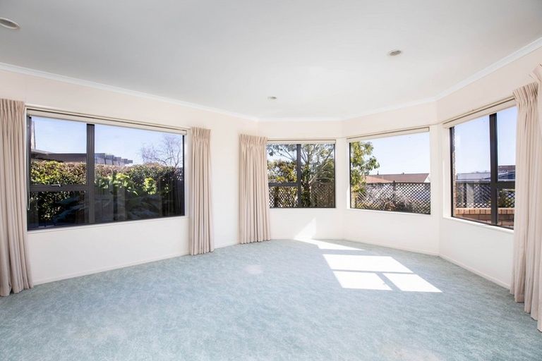 Photo of property in 5 Karina Road, Merrilands, New Plymouth, 4312