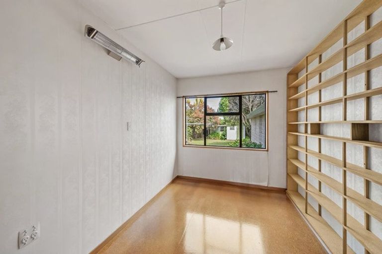 Photo of property in 2 Inglewood Place, Avonhead, Christchurch, 8042