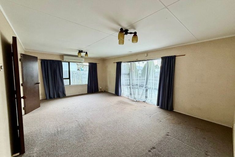 Photo of property in 2/319 Roscommon Road, Clendon Park, Auckland, 2103