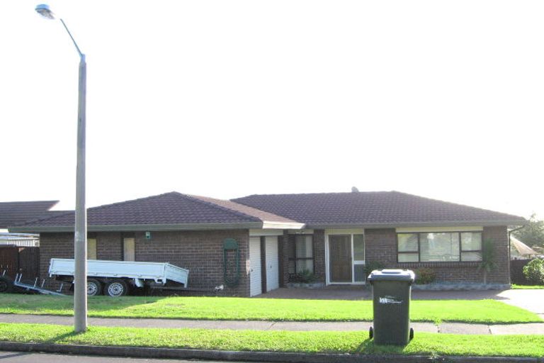 Photo of property in 16 Majesty Place, Half Moon Bay, Auckland, 2012