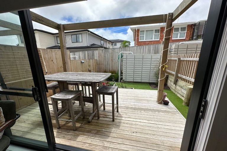 Photo of property in 9/8 James Laurie Street, Henderson, Auckland, 0612