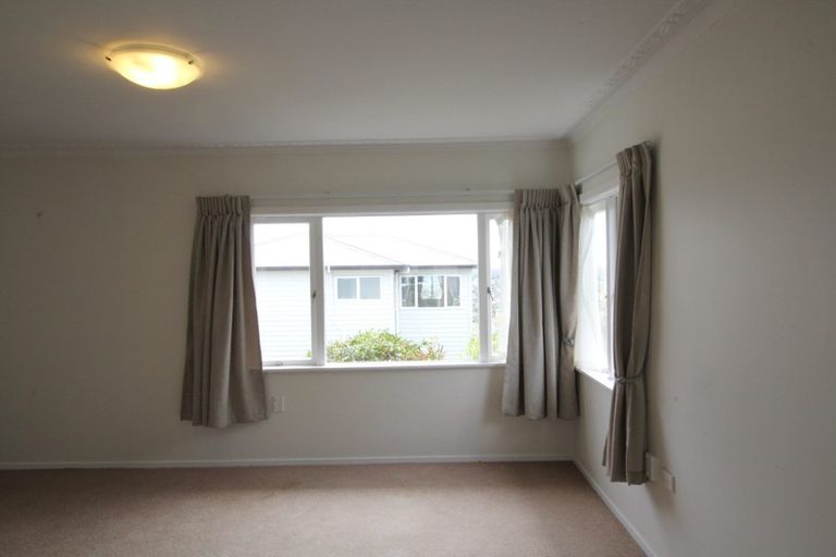 Photo of property in 519a East Coast Road, Murrays Bay, Auckland, 0630