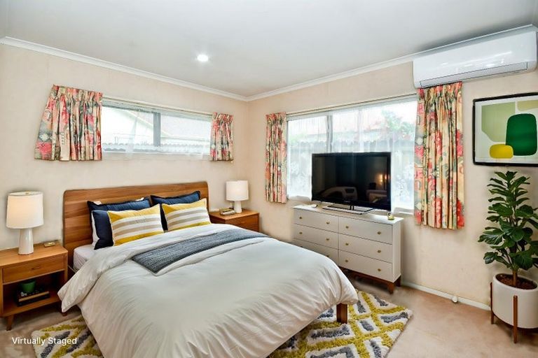 Photo of property in 2/39 Montilla Place, Manurewa, Auckland, 2102