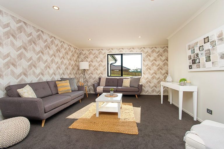 Photo of property in 2 Glennron Lane, Waiuku, 2123