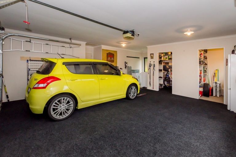 Photo of property in 16 Bluewater Place, Paraparaumu, 5032