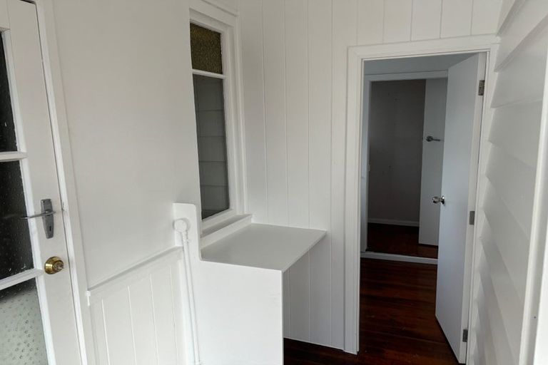 Photo of property in 1/30 Princes Street, Northcote Point, Auckland, 0627