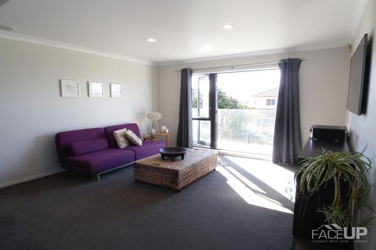 Photo of property in 7 Landmark Drive, Te Atatu Peninsula, Auckland, 0610