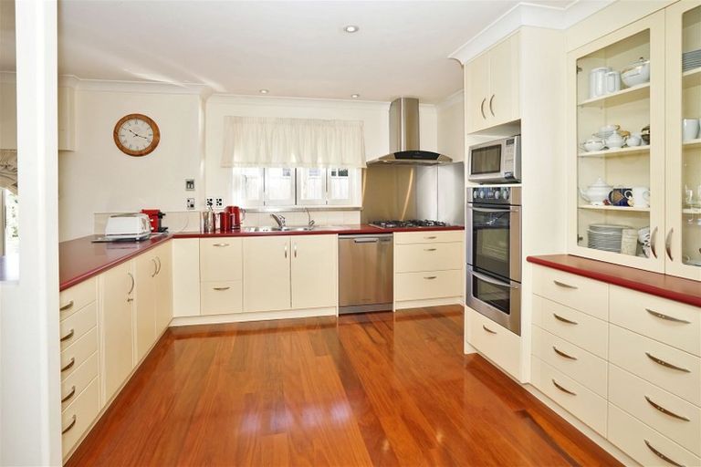 Photo of property in 16 Tironui Terrace, Western Heights, Hamilton, 3200