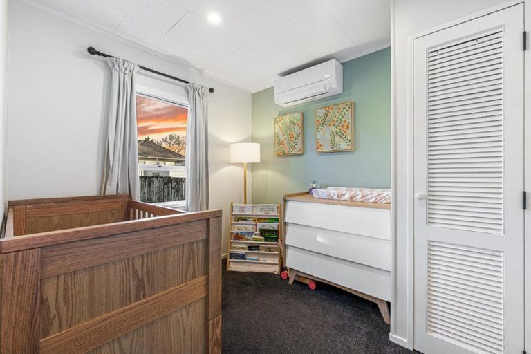 Photo of property in 92b Beach Road, Te Atatu Peninsula, Auckland, 0610