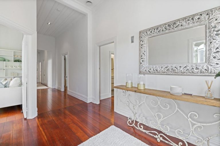 Photo of property in 147 Queen Street, Northcote Point, Auckland, 0627