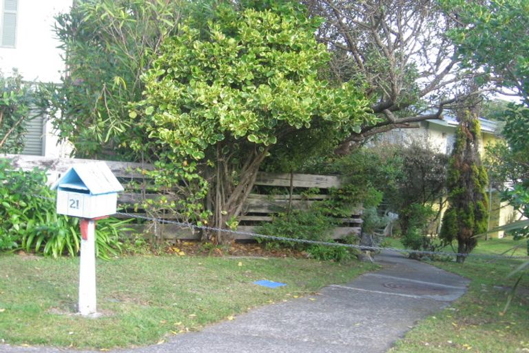 Photo of property in 21 Langwell Place, Papakowhai, Porirua, 5024