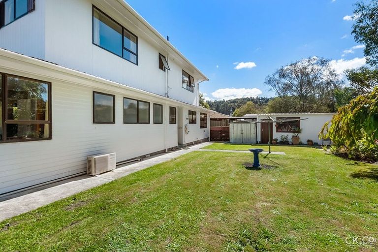 Photo of property in 127 Gemstone Drive, Birchville, Upper Hutt, 5018