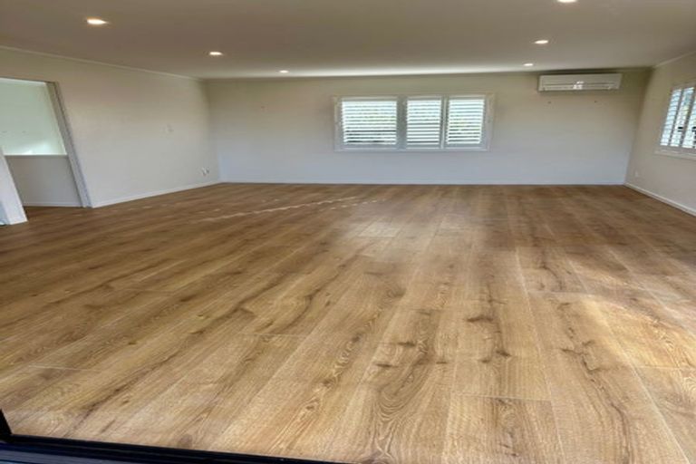 Photo of property in 1/35 Aberdeen Road, Castor Bay, Auckland, 0620