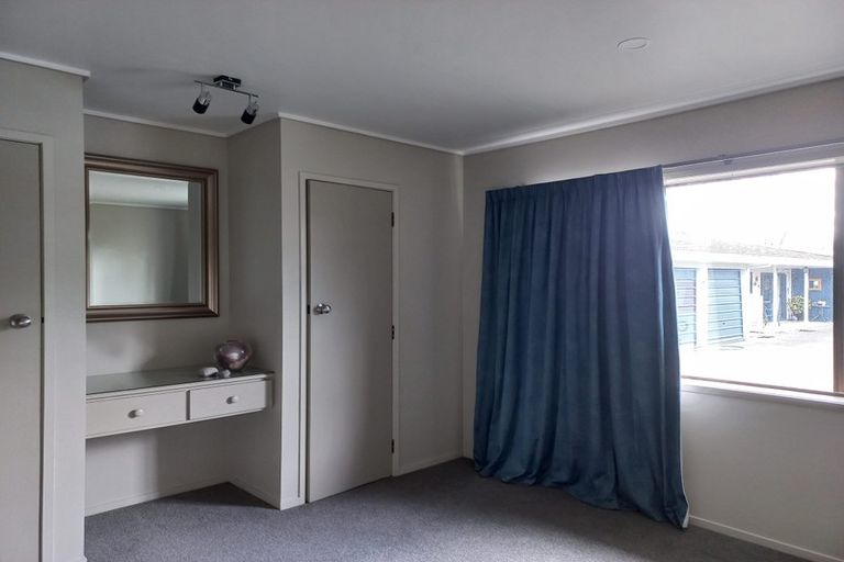 Photo of property in 2/7 Kathleen Place, Rainbow Point, Taupo, 3330