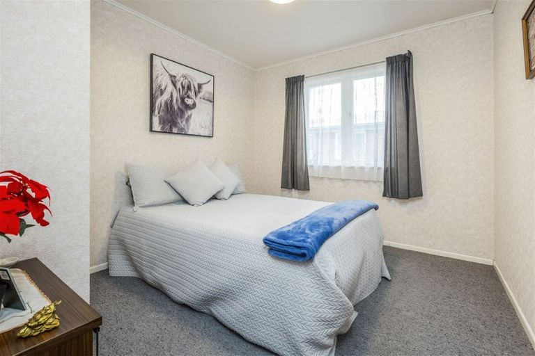 Photo of property in 12 Kerry Place, Papakura, 2110