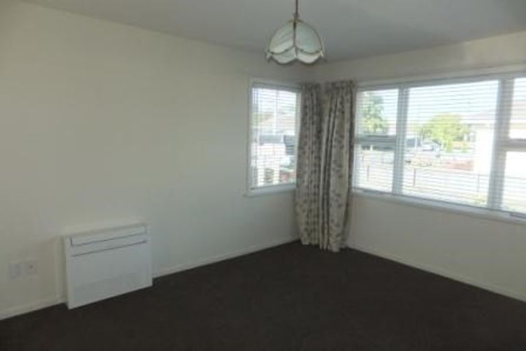 Photo of property in 11 Bideford Place, Dallington, Christchurch, 8061