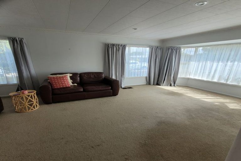 Photo of property in 16 Freebairn Street, Redwood, Christchurch, 8051