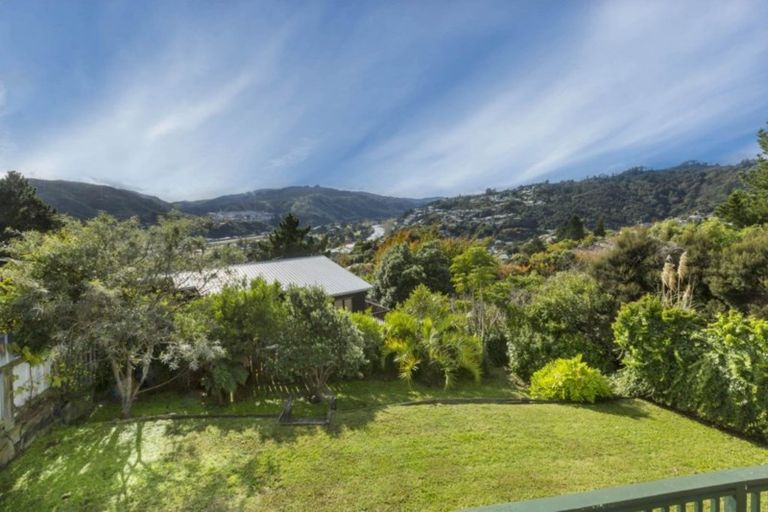 Photo of property in 17 Greenwich Grove, Stokes Valley, Lower Hutt, 5019