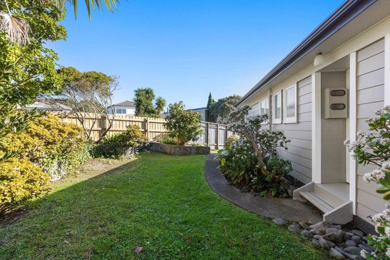 Photo of property in 18a Rishworth Avenue, Stanmore Bay, Whangaparaoa, 0932