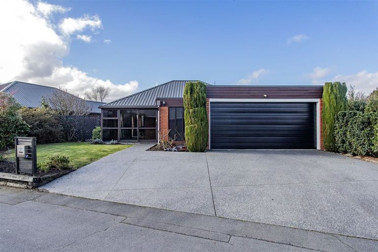 Photo of property in 2/1 Fountainhead Lane, Hillmorton, Christchurch, 8025