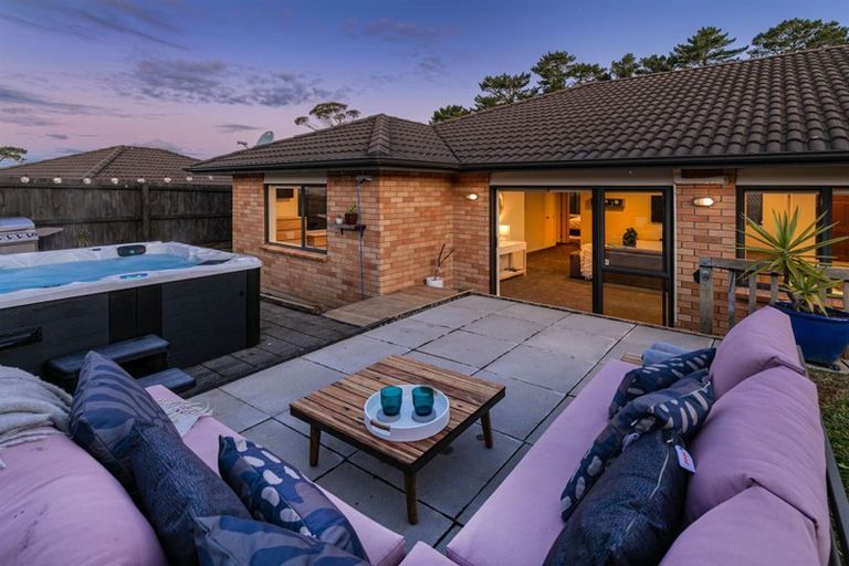 Photo of property in 22 Bradnor Meadows Drive, Swanson, Auckland, 0612