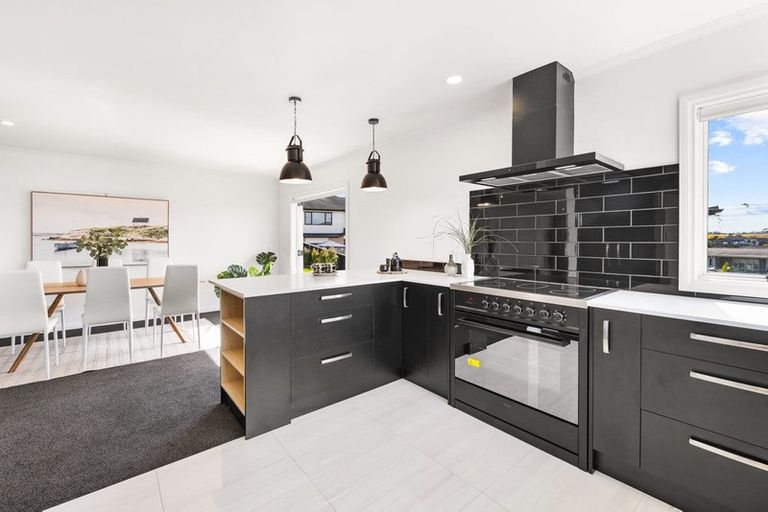 Photo of property in 2/12 Bannings Way, Hobsonville, Auckland, 0618