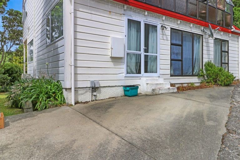 Photo of property in 39 Thurleigh Grove, Karori, Wellington, 6012