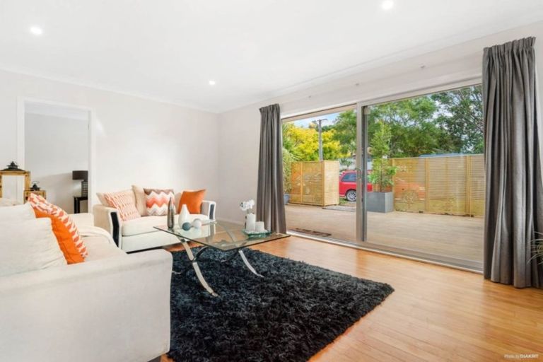 Photo of property in 14 Ocean View Road, Northcote, Auckland, 0627