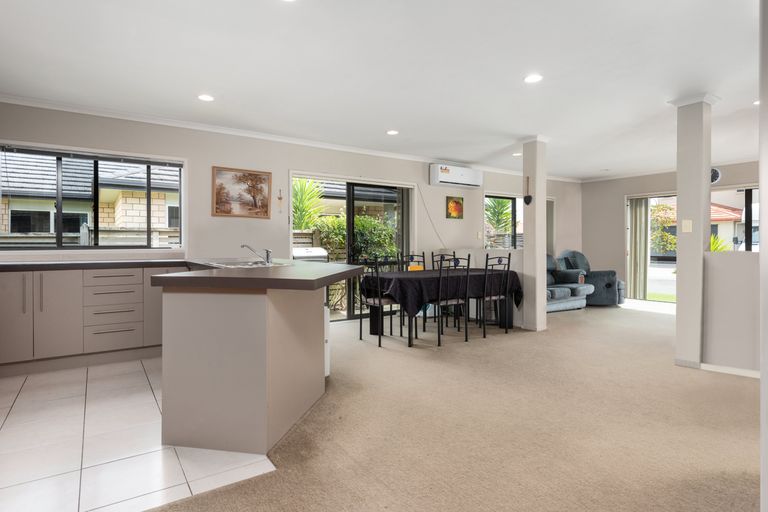 Photo of property in 10/100 Millers Road, Brookfield, Tauranga, 3110