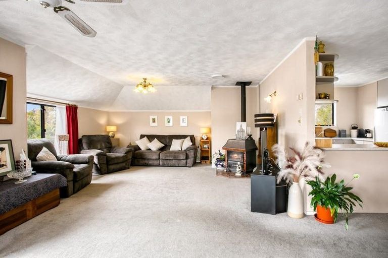 Photo of property in 6 Elizabeth Drive, West Harbour, Auckland, 0618