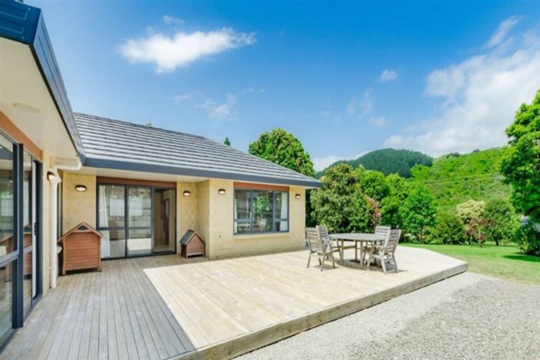 Photo of property in 44 Awatea Avenue, Paraparaumu, 5032