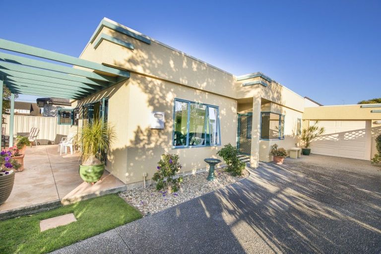 Photo of property in 2a Cambridge Terrace, Taradale, Napier, 4112