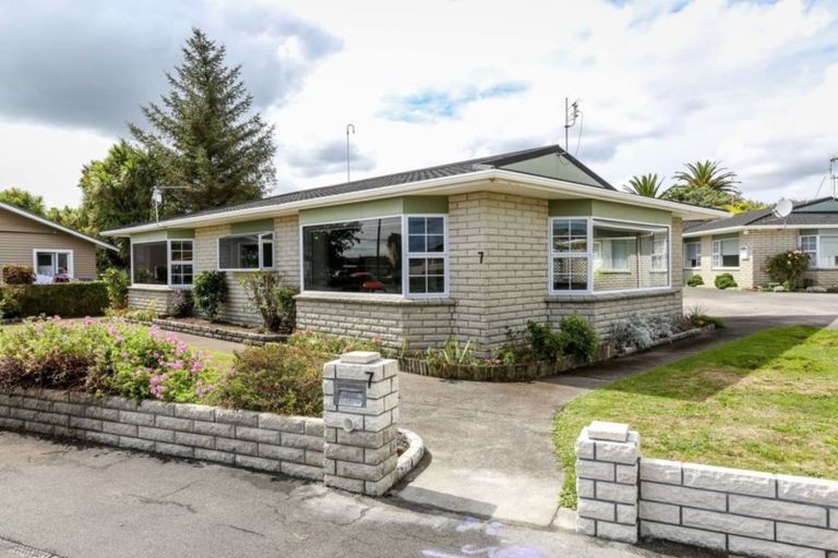 Photo of property in 7 Tukapa Street, Westown, New Plymouth, 4310