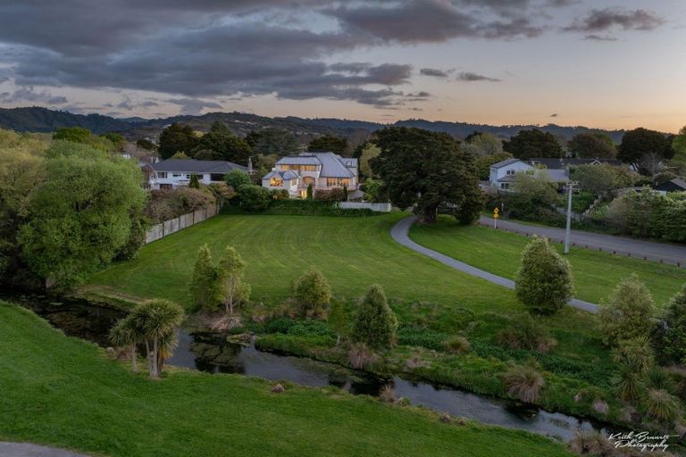 Photo of property in 70 Barton Road, Heretaunga, Upper Hutt, 5018