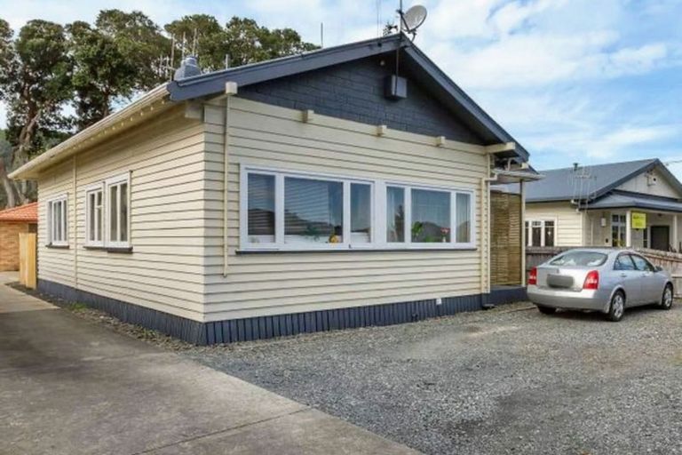 Photo of property in 10 Kamo Road, Regent, Whangarei, 0112