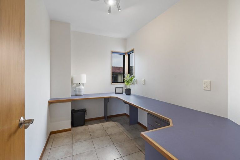 Photo of property in 33 Ruapehu Drive, Fitzherbert, Palmerston North, 4410