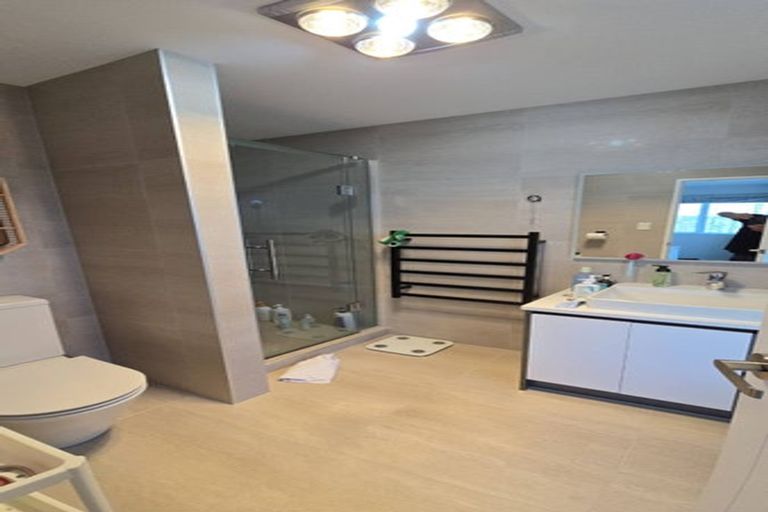 Photo of property in 37a La Trobe Street, Pakuranga Heights, Auckland, 2010