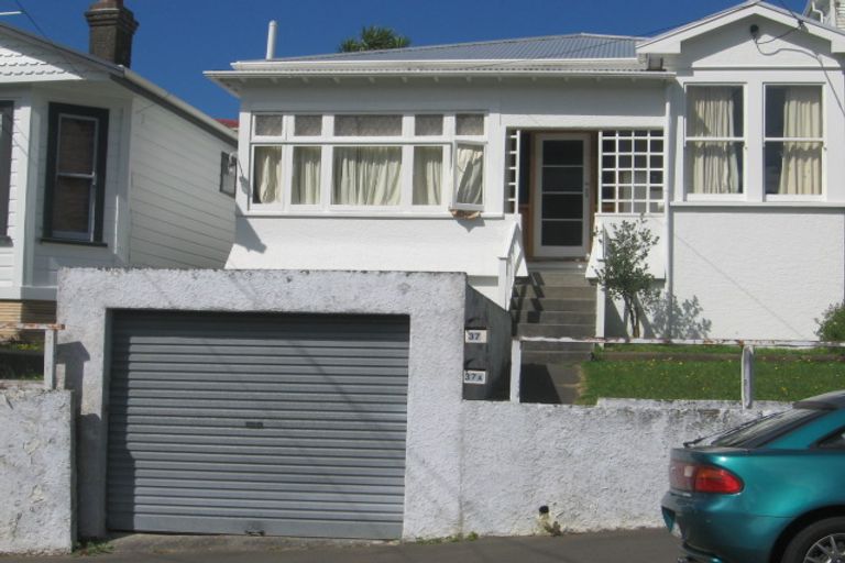 Photo of property in 37 Mckinley Crescent, Brooklyn, Wellington, 6021