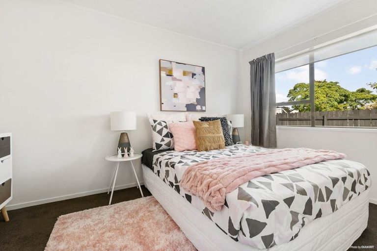 Photo of property in 1/24 Beaumaris Way, Conifer Grove, Takanini, 2112