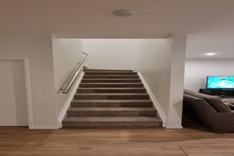 Photo of property in 19 Kaimai Avenue, Massey, Auckland, 0614