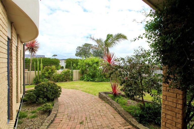 Photo of property in 2 Devon Road, Bucklands Beach, Auckland, 2012