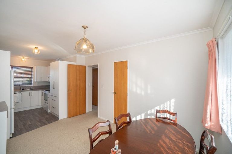 Photo of property in 8 Edgecombe Court, Roslyn, Palmerston North, 4414
