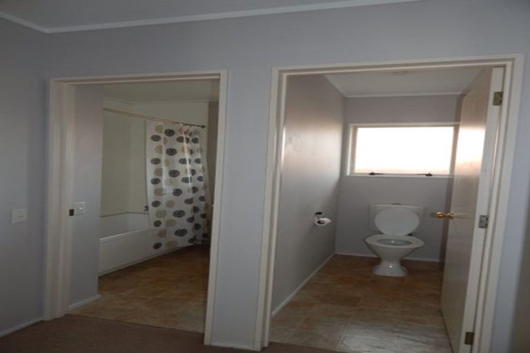 Photo of property in 1/2 Lowburn Place, Clover Park, Auckland, 2019