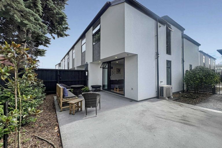 Photo of property in 6/12 New Brighton Road, Shirley, Christchurch, 8061