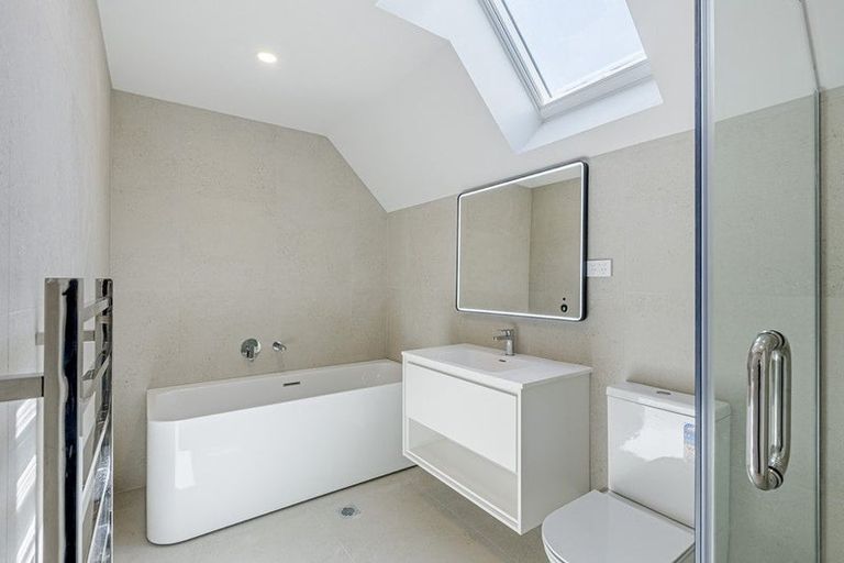 Photo of property in 71c Seaview Road, Castor Bay, Auckland, 0620