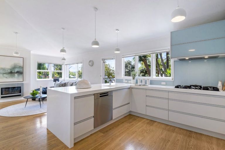 Photo of property in 22 Eversleigh Road, Belmont, Auckland, 0622