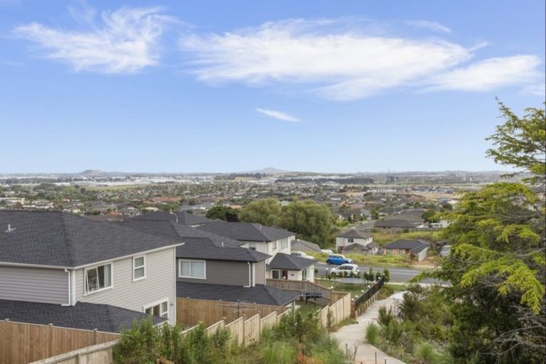 Photo of property in 124 Joseph Street, Flat Bush, Auckland, 2019