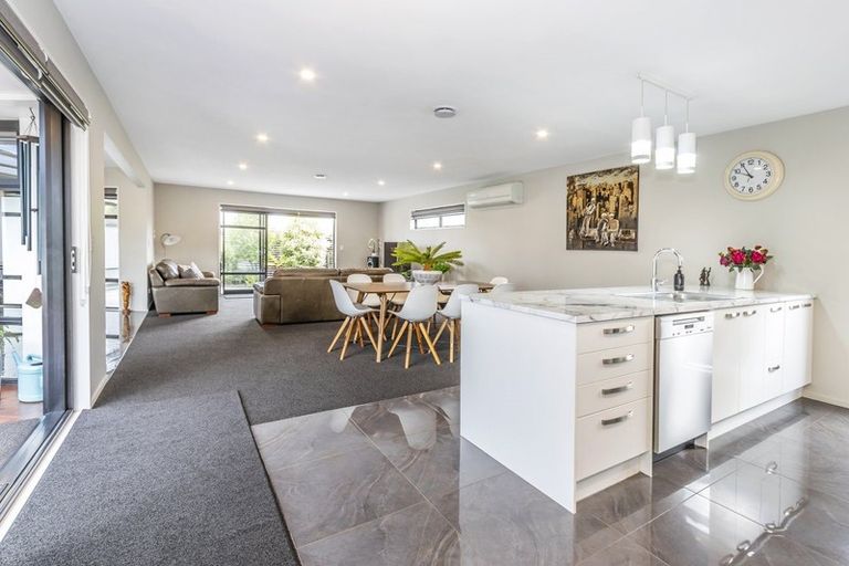 Photo of property in 12 Bargrove Close, Halswell, Christchurch, 8025