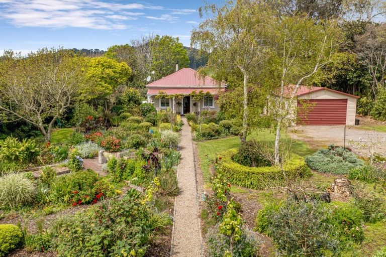 Photo of property in 840 Pukearuhe Road, Waiiti, Urenui, 4377