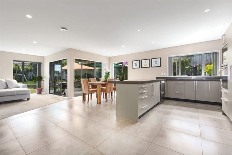 Photo of property in 6 Sumner Terrace, Aotea, Porirua, 5024